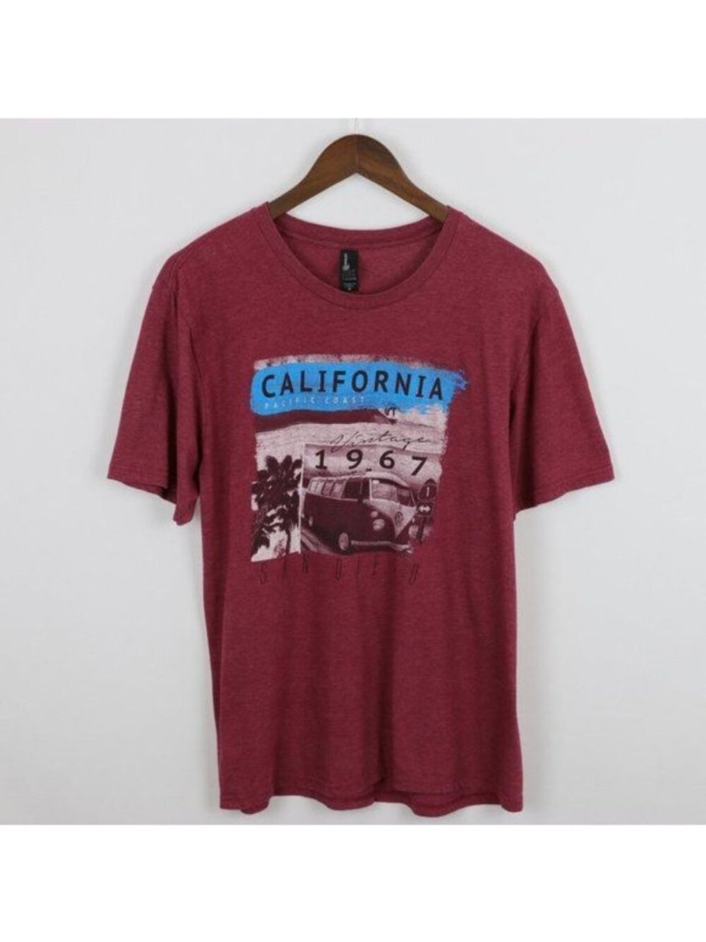 District Men's Medium Red Blue Knit Jersey Graphic Crewneck Short Sleeve Tee